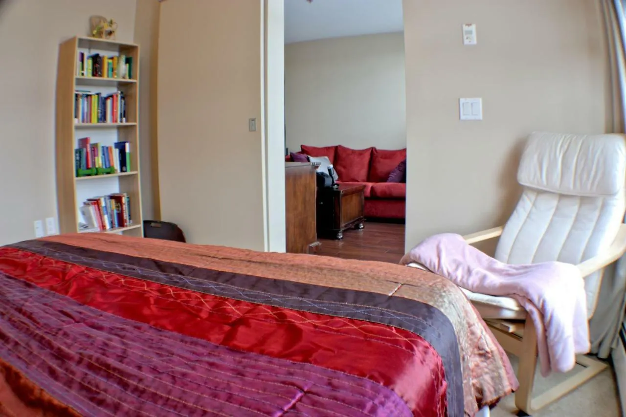 شقة YYC  في Cozy Comfort In Bridgeland
